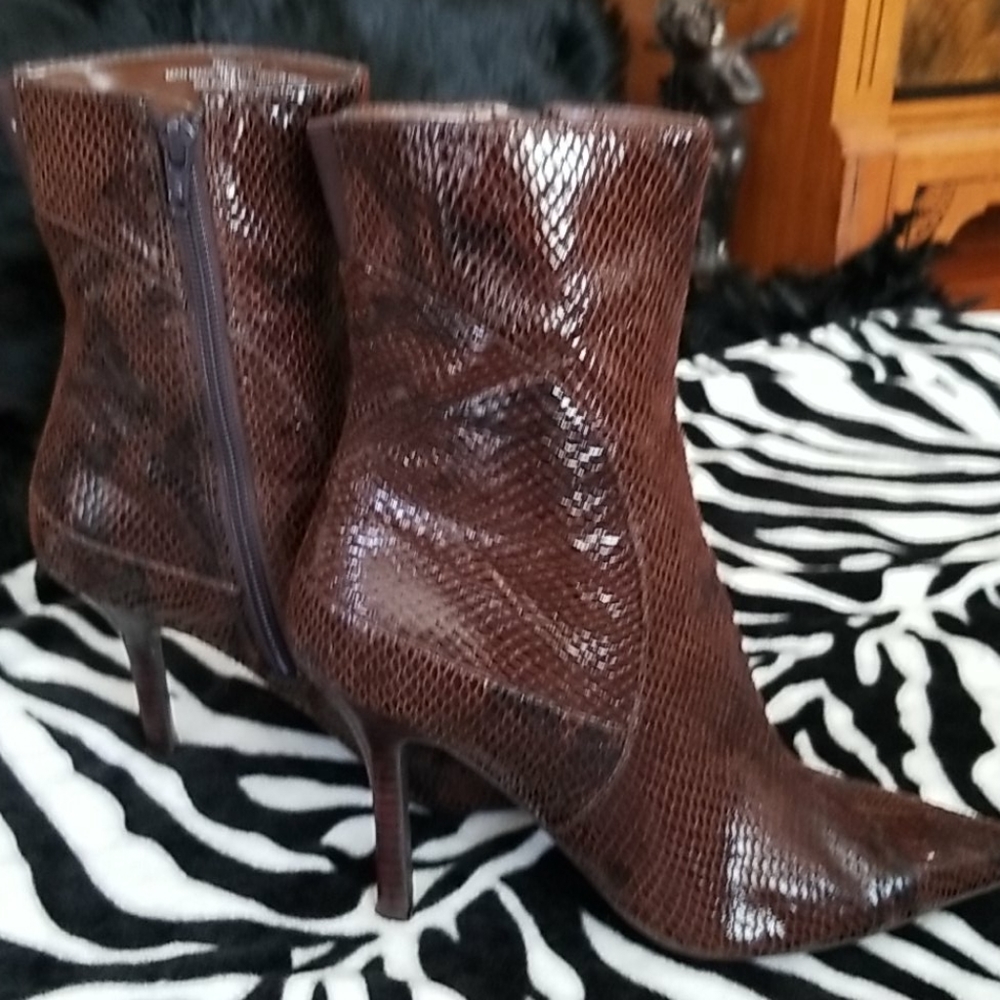 Shoes - Picture 5 of 10
